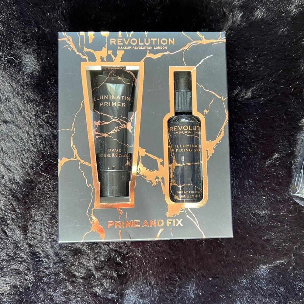 Makeup Revolution Prime and Fix Set - Illuminating Primer & Fixing Spray (New)
